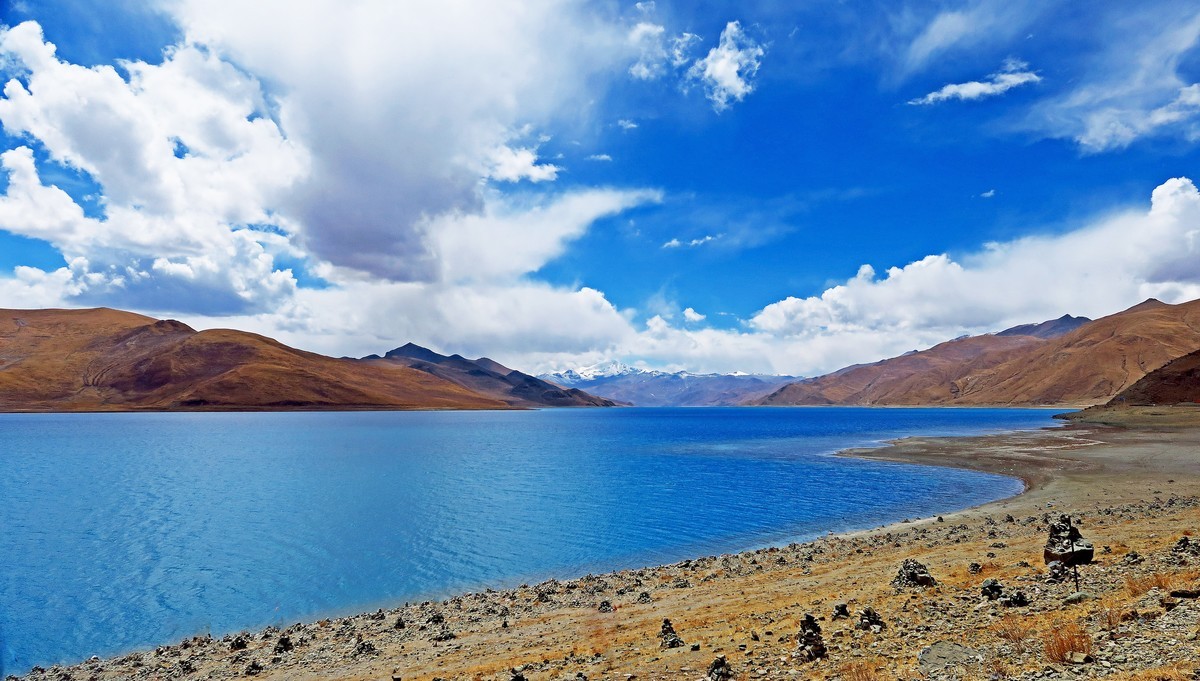 天上西藏------ 羊 卓 雍 措