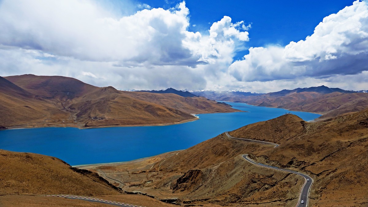 天上西藏------ 羊 卓 雍 措