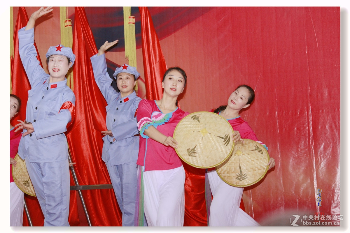 沛县老年大学庆七一，军民鱼水情义深似海。