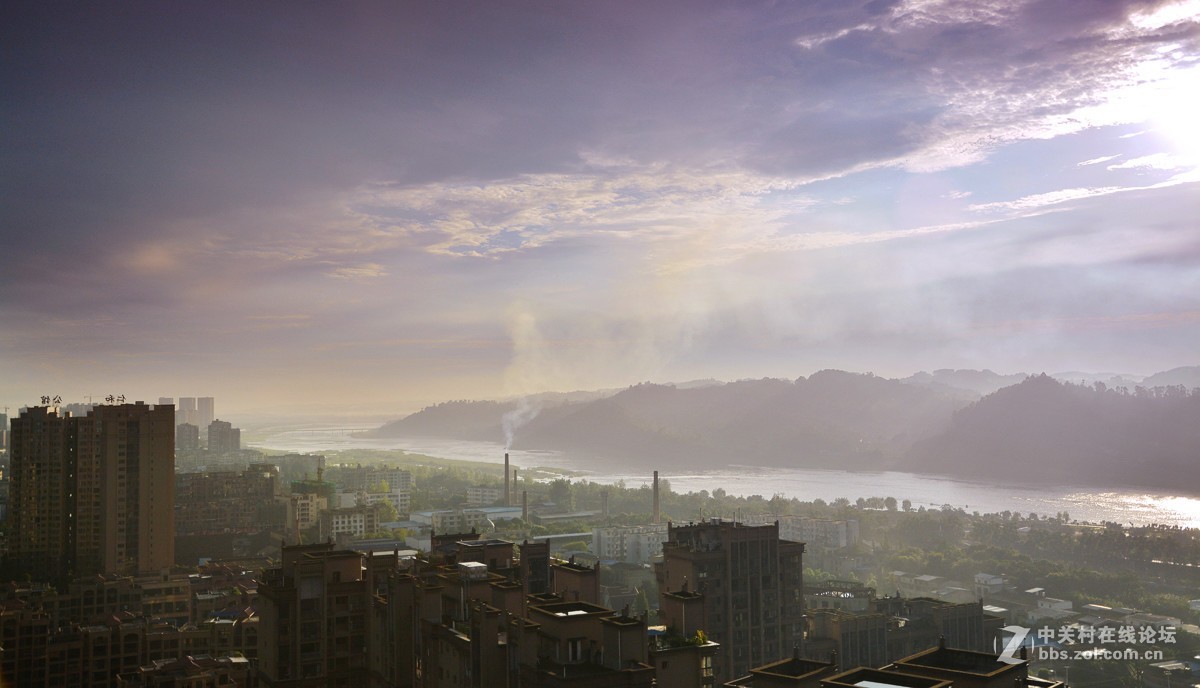 寿乡彭山晨光，见数百里之外蜀山之王 贡嘎