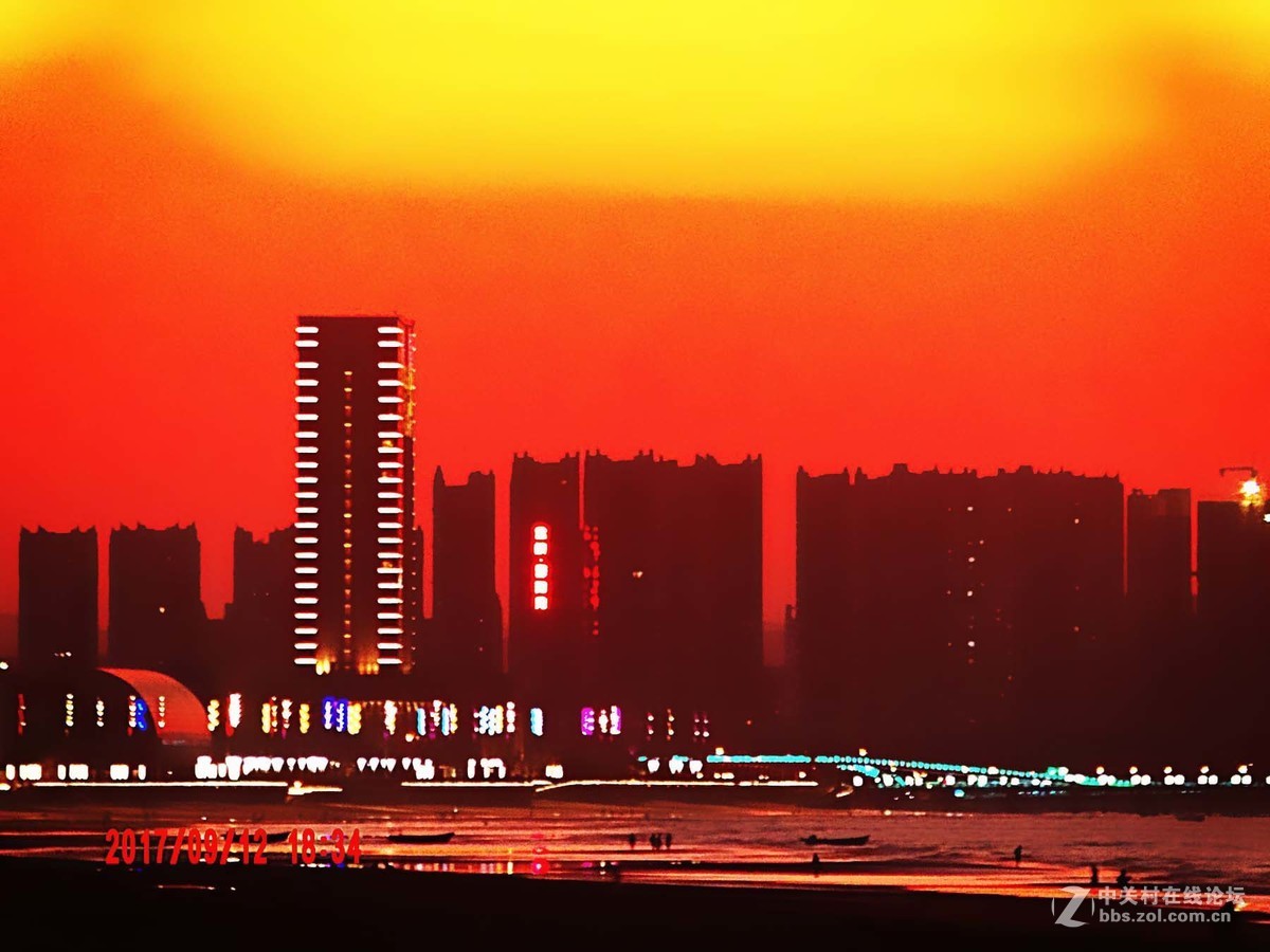 日落后红彤彤的景色