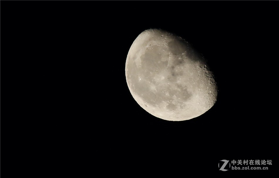 拍出来的月亮颜值不高啊！