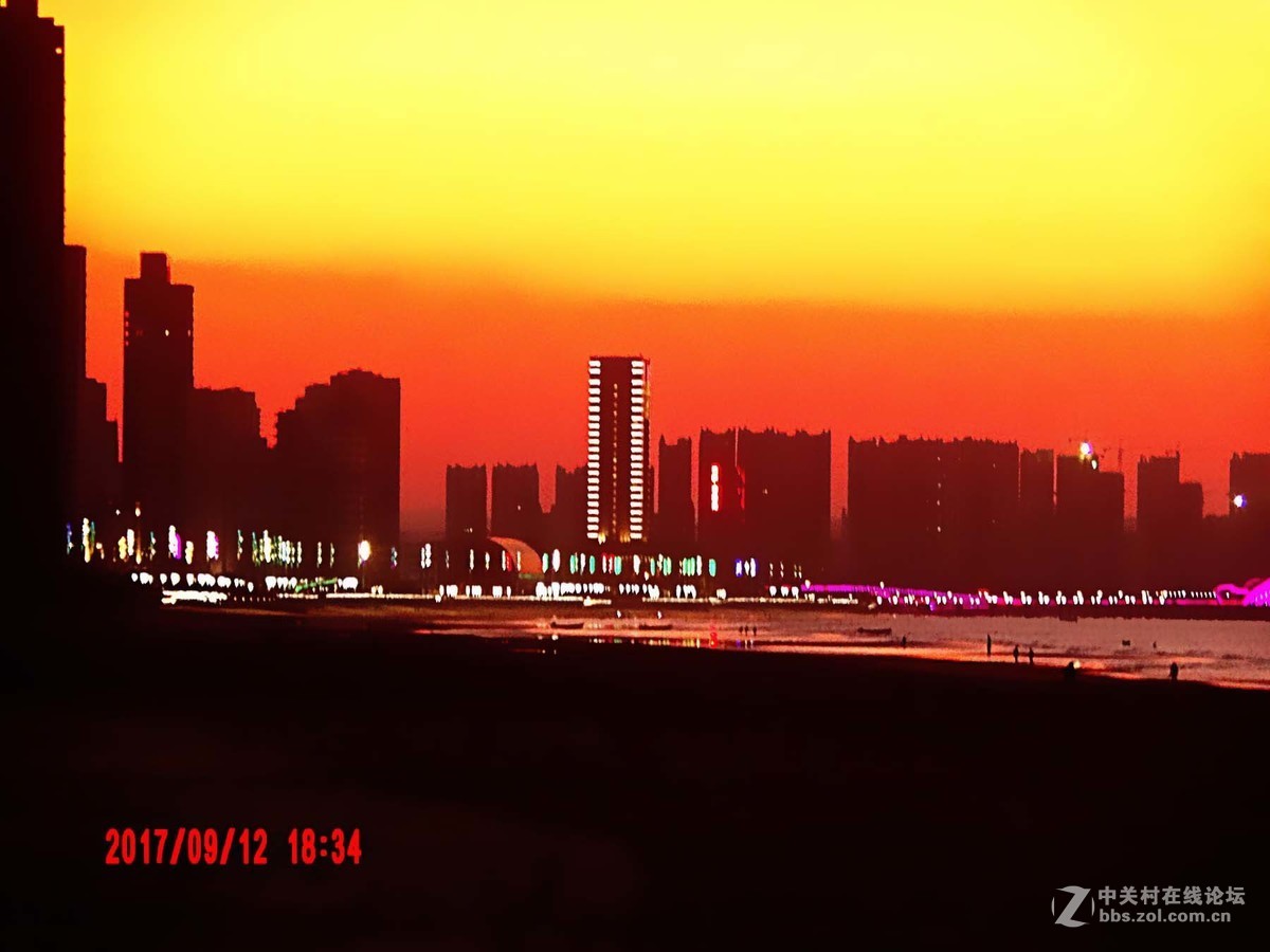 日落后红彤彤的景色