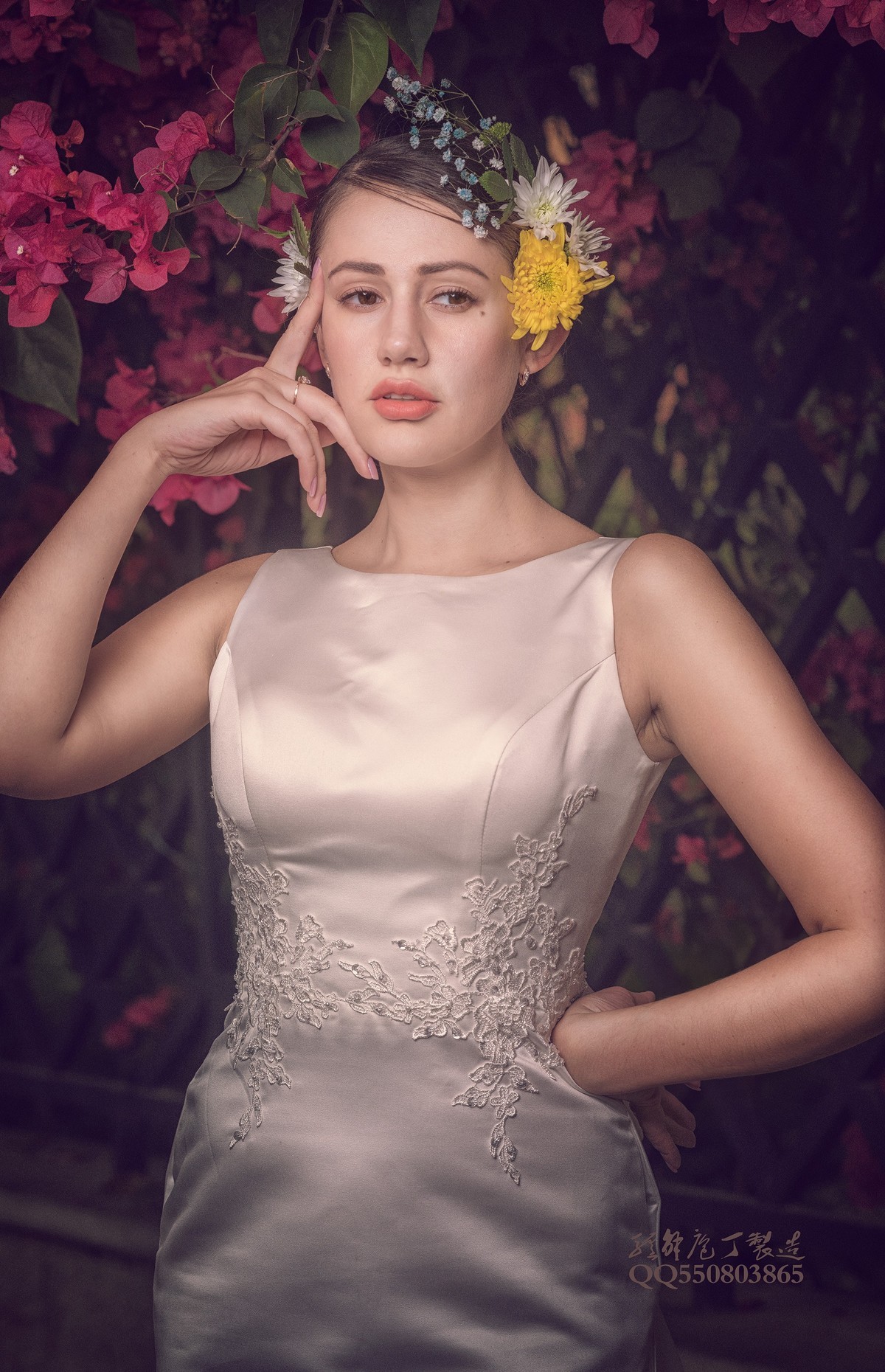 待到春来三月三， 满城尽飞紫亚兰。