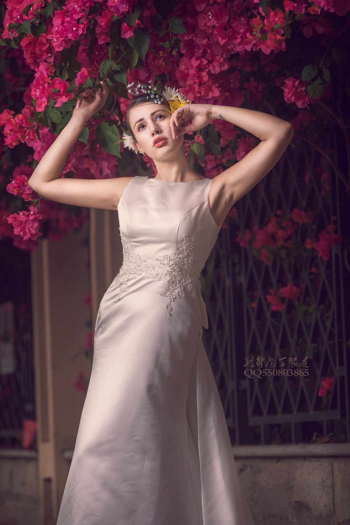 待到春来三月三， 满城尽飞紫亚兰。