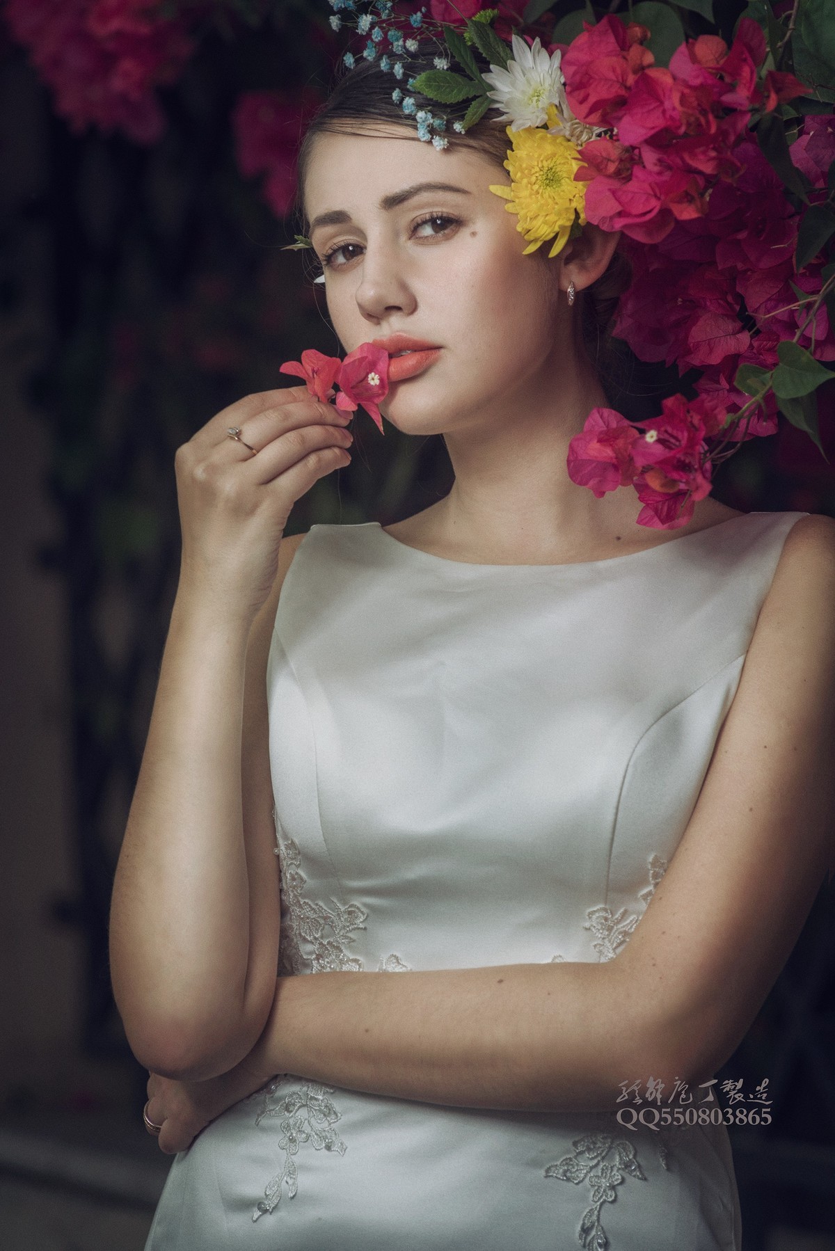 待到春来三月三， 满城尽飞紫亚兰。