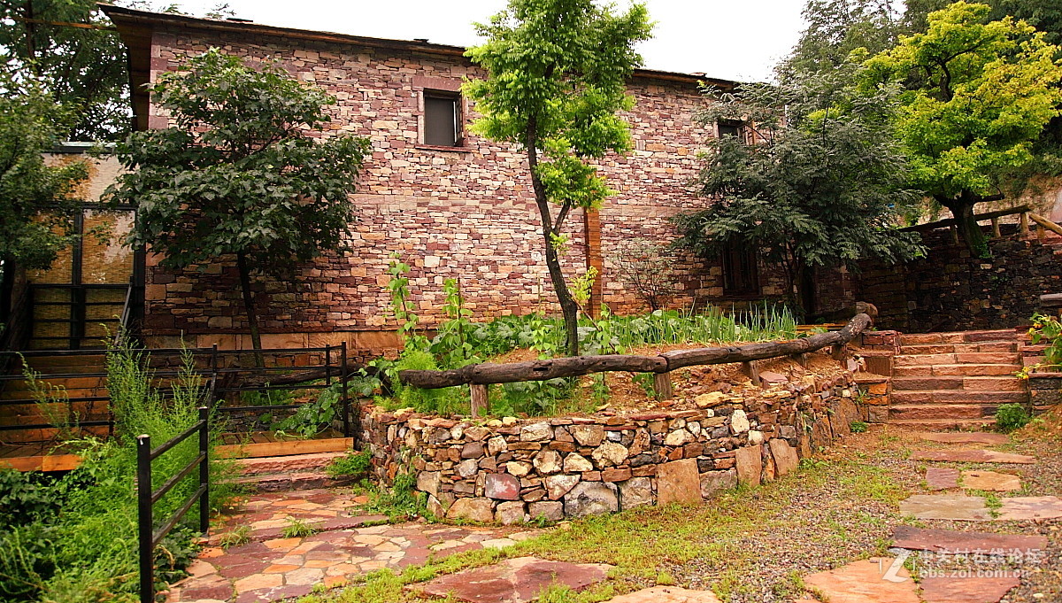 河南林州太行大峡谷中的石屋别墅三