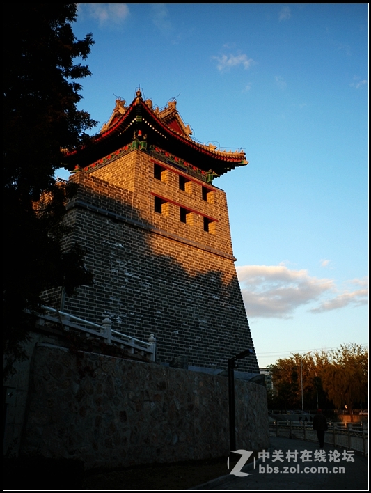 夕阳下的角楼