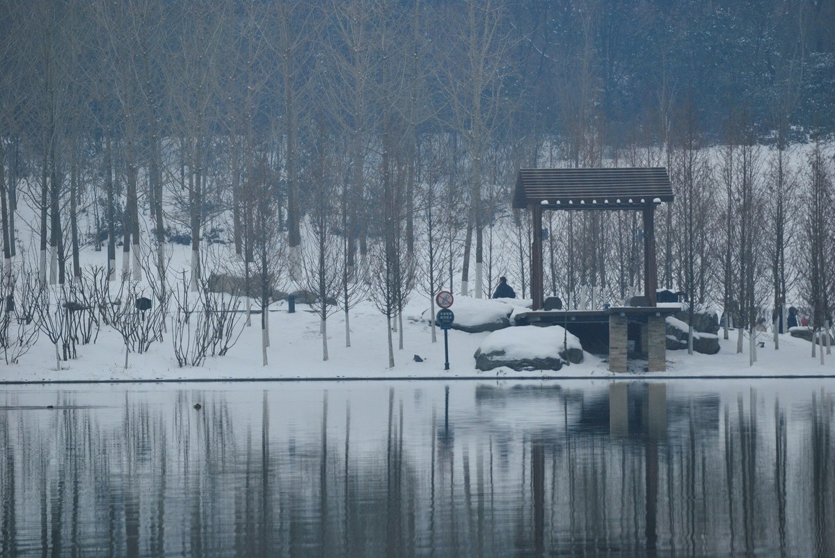 终南山又名太乙山、地肺山、中南山、周南山，简称南山，是