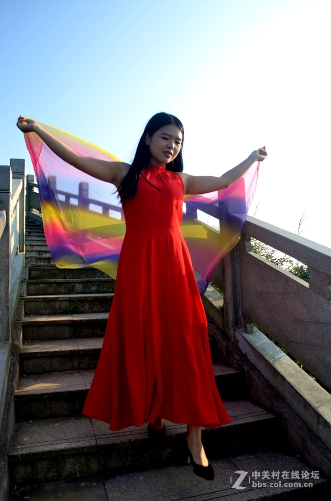 大乌山顶蹭拍红衣女郎