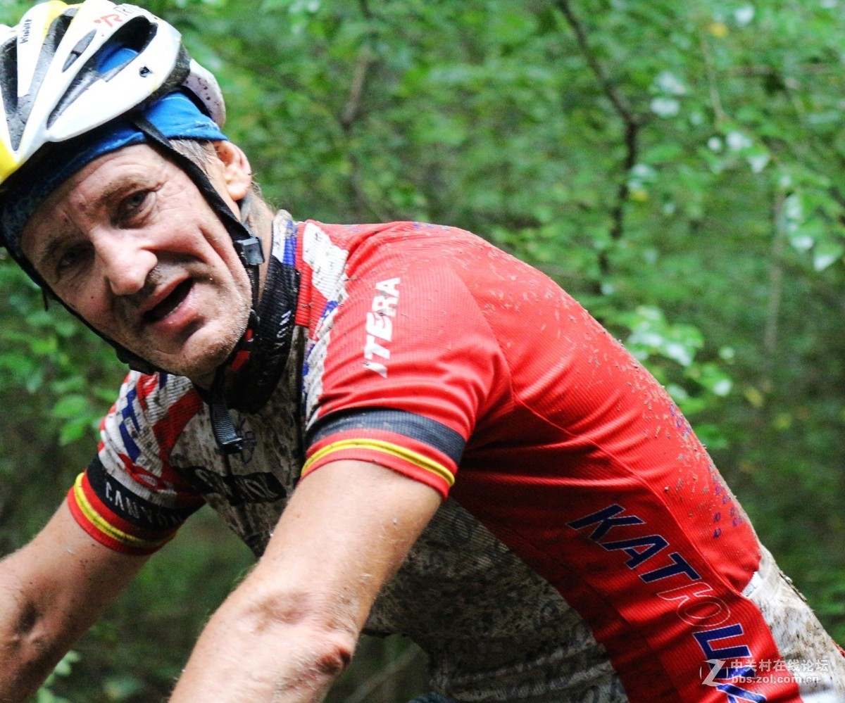 拐弯抹角上坡路