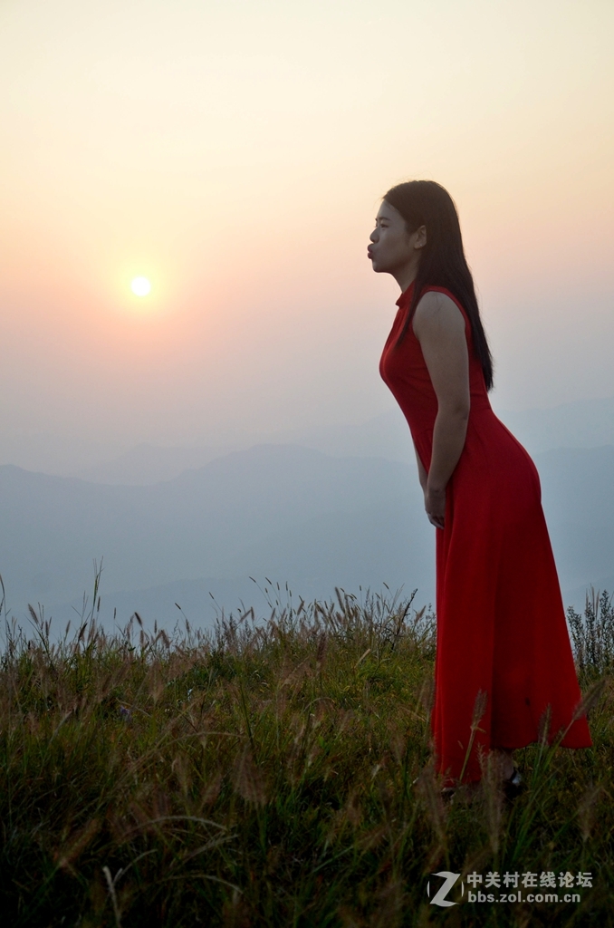 大乌山顶蹭拍红衣女郎