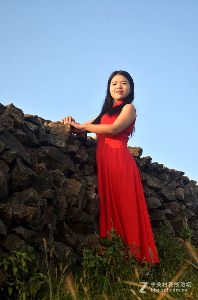 大乌山顶蹭拍红衣女郎