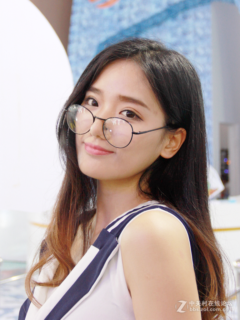 漂亮的眼镜妹妹