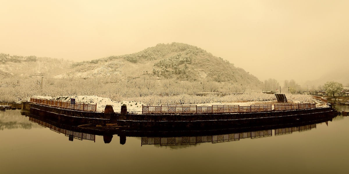 清明时节雨雪纷纷、大地到处银装素裹、尽显美景妖娆——拍摄于2018年4月5日清明节