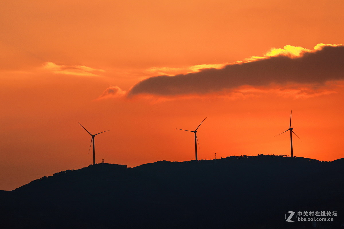 红土地一拍日落。