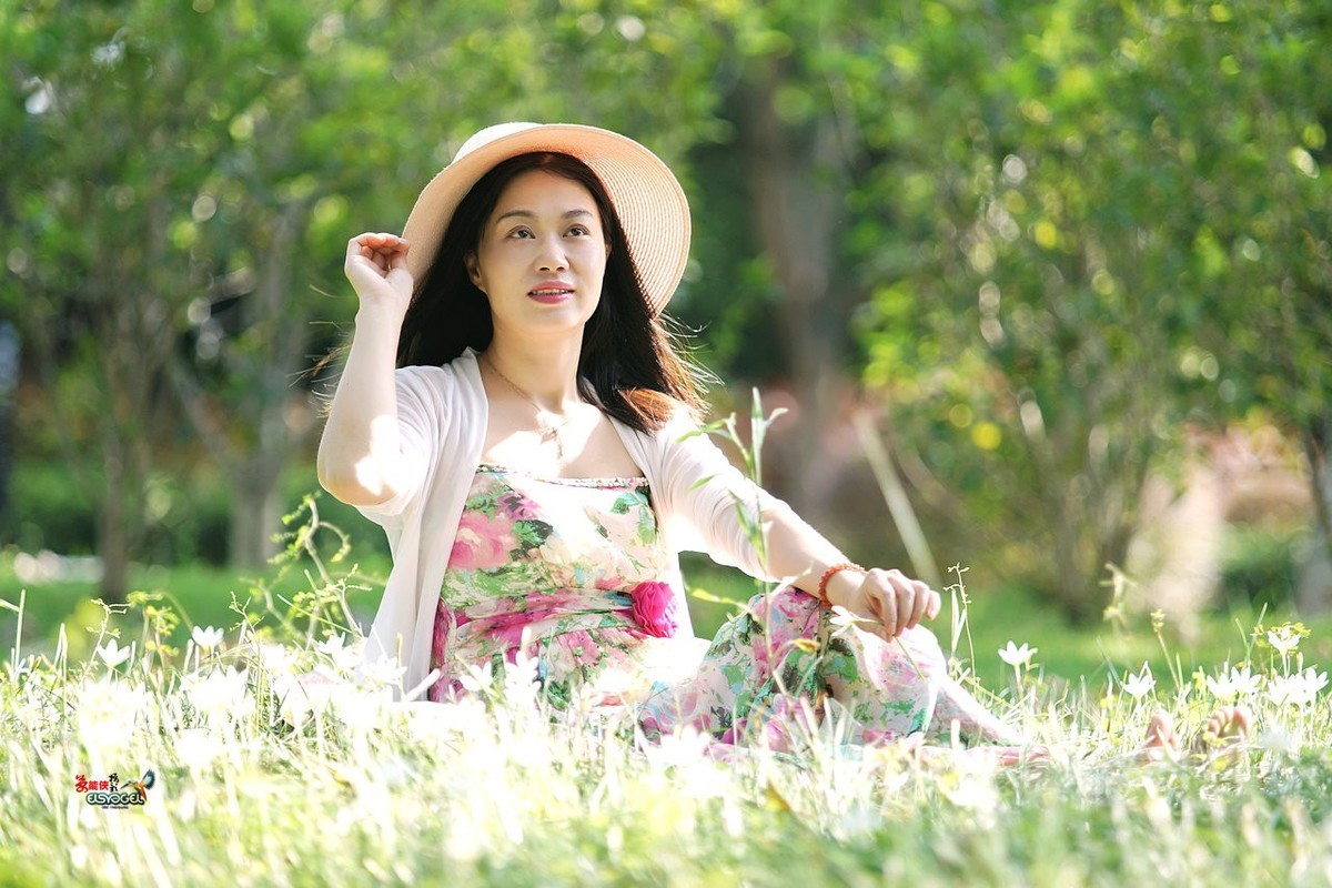 金秋【海珠湖外拍美女】 ----筱雅