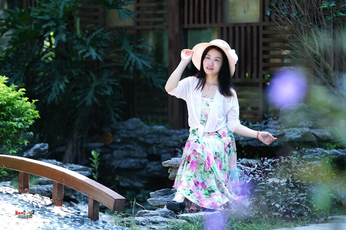 金秋【海珠湖外拍美女】 ----筱雅