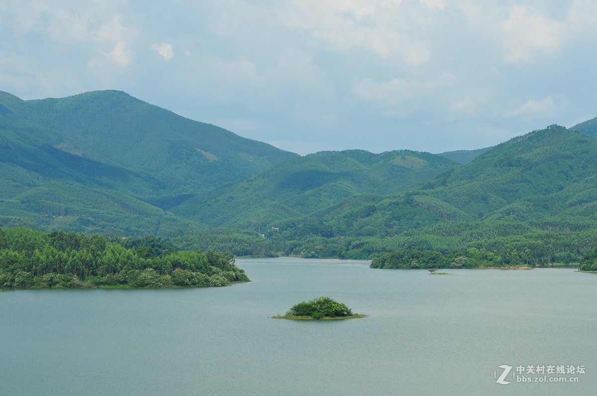 板城山清水秀