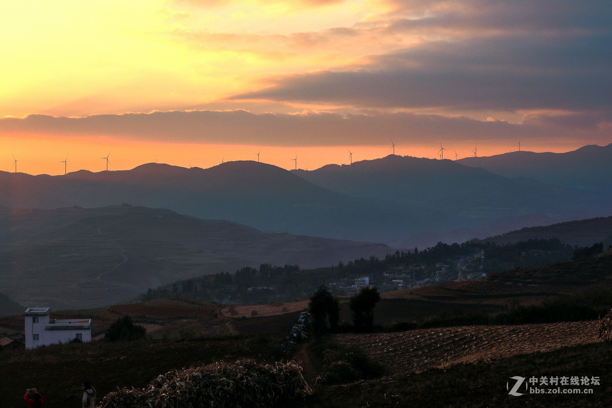 红土地一拍日落。