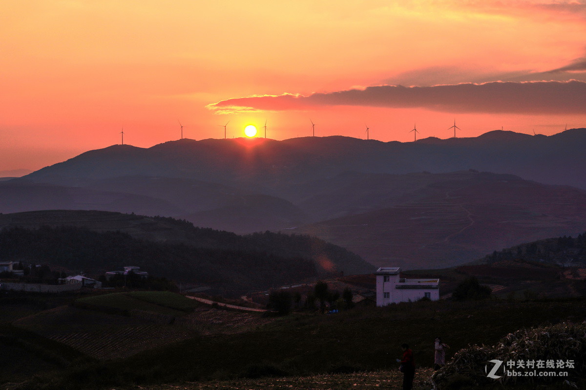红土地一拍日落。