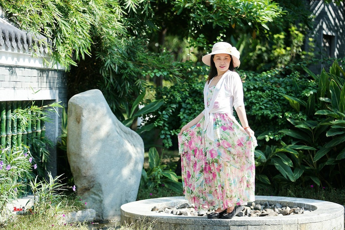 金秋【海珠湖外拍美女】 ----筱雅