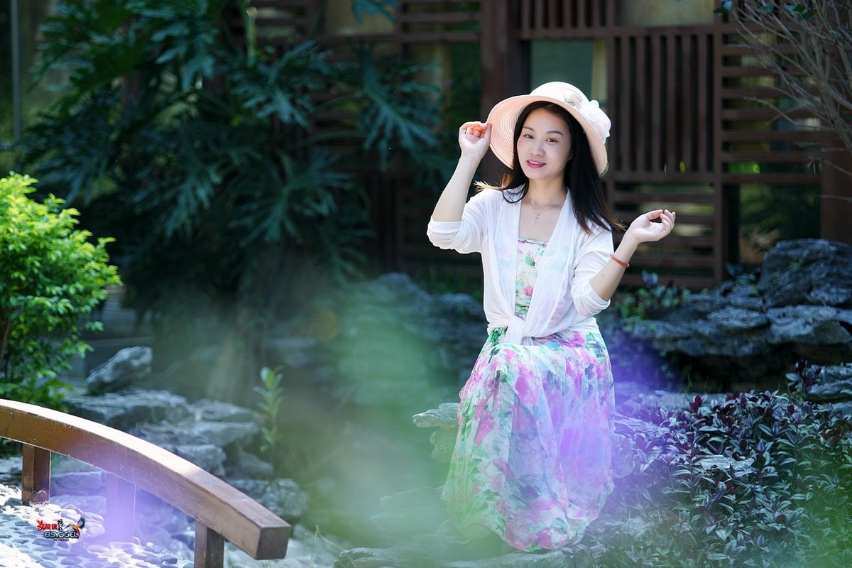 金秋【海珠湖外拍美女】 ----筱雅