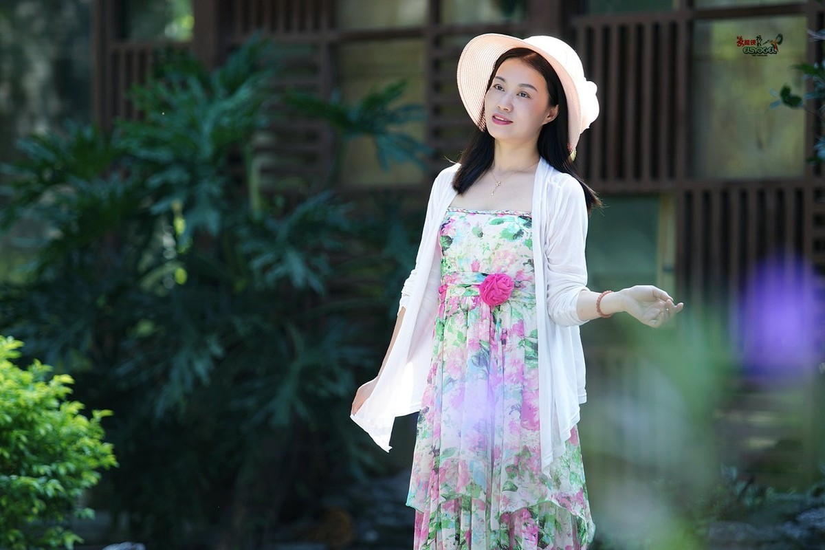 金秋【海珠湖外拍美女】 ----筱雅