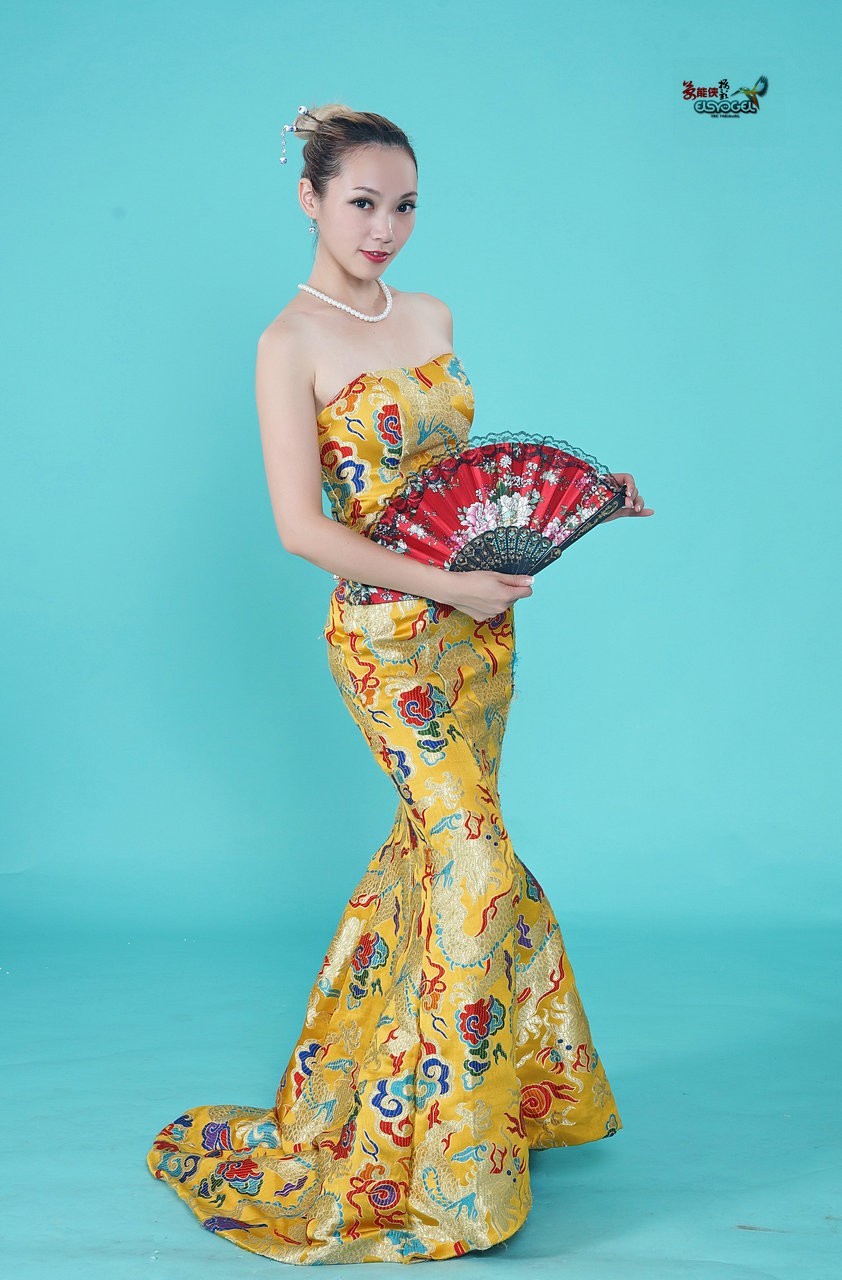 古风龙袍礼服美女惯惯