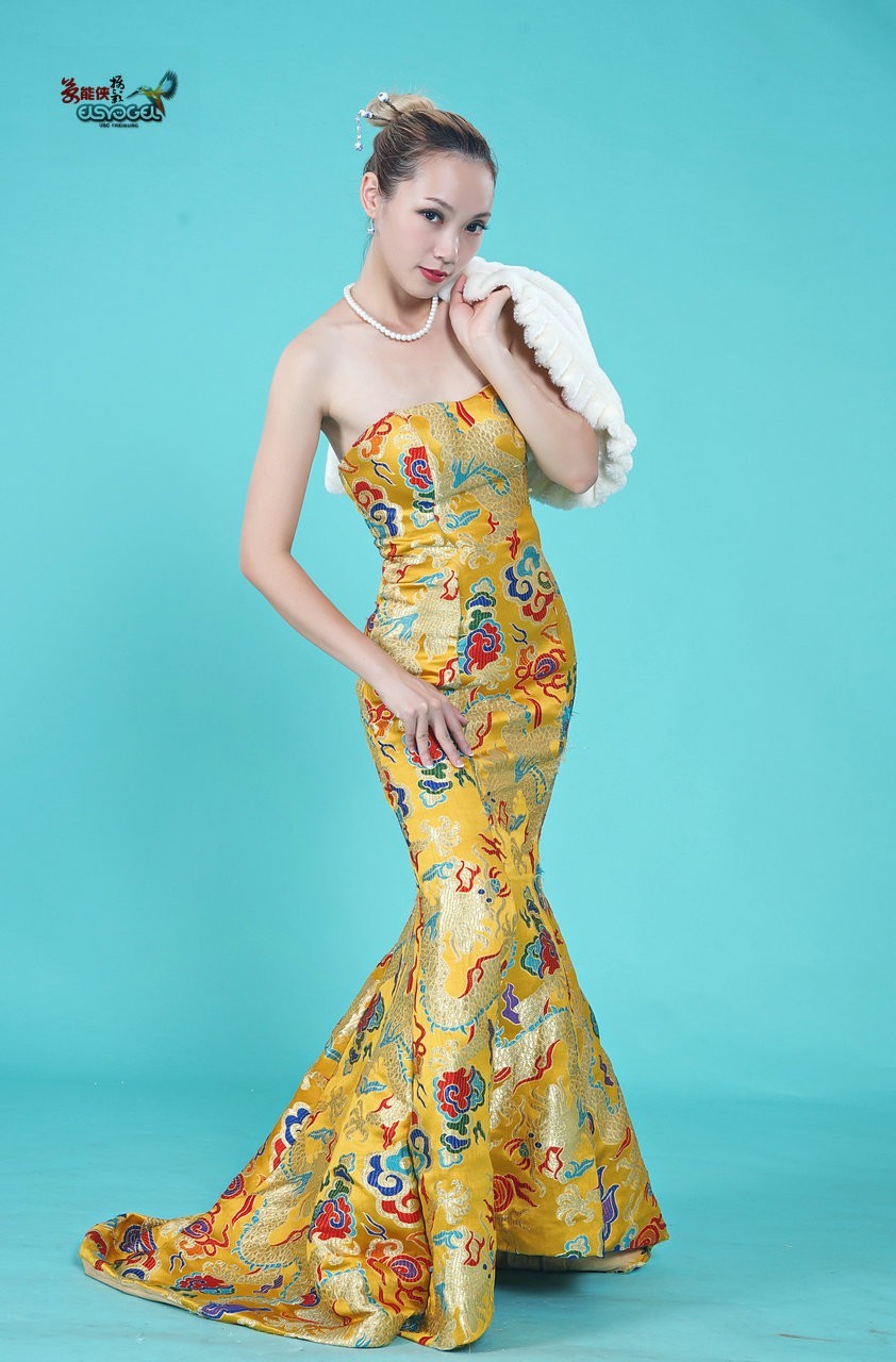 古风龙袍礼服美女惯惯