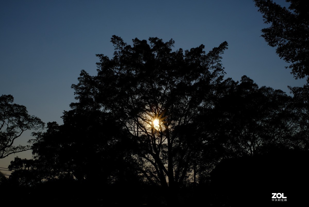 夕阳赖着不走挂在墙头——塱头古村记
