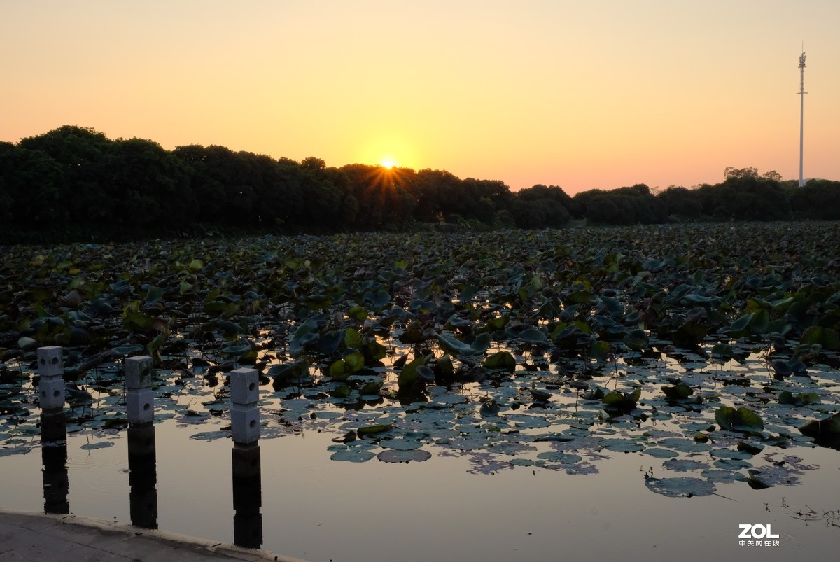 夕阳赖着不走挂在墙头——塱头古村记