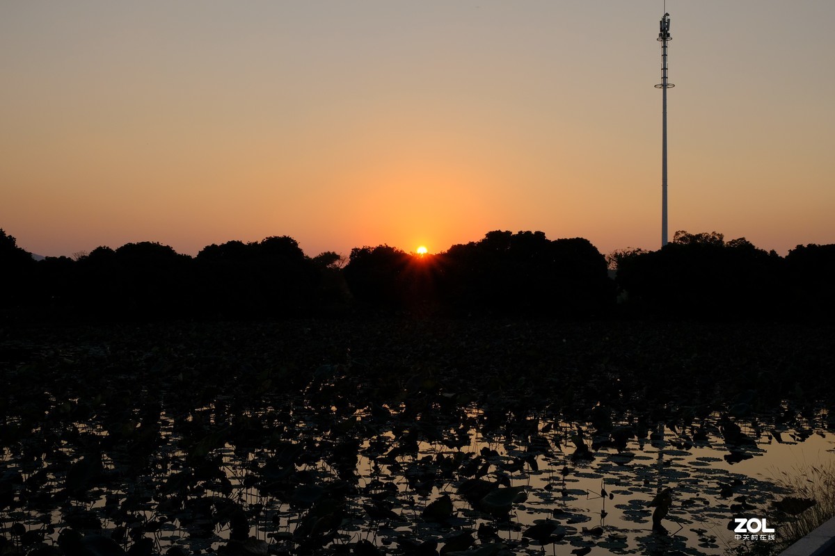 夕阳赖着不走挂在墙头——塱头古村记