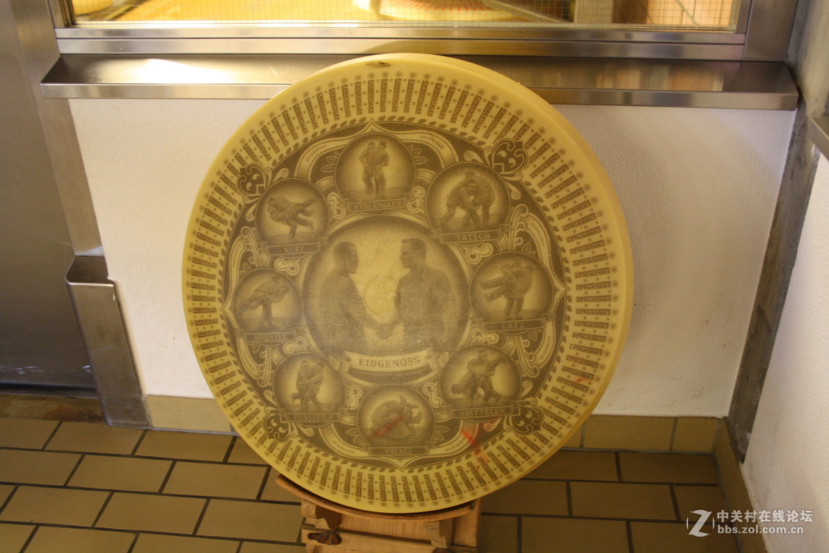 埃曼塔尔。瑞士奶酪 Emmentaler