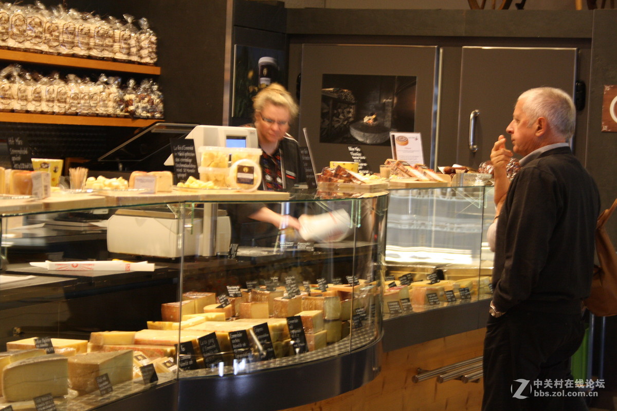 埃曼塔尔。瑞士奶酪 Emmentaler