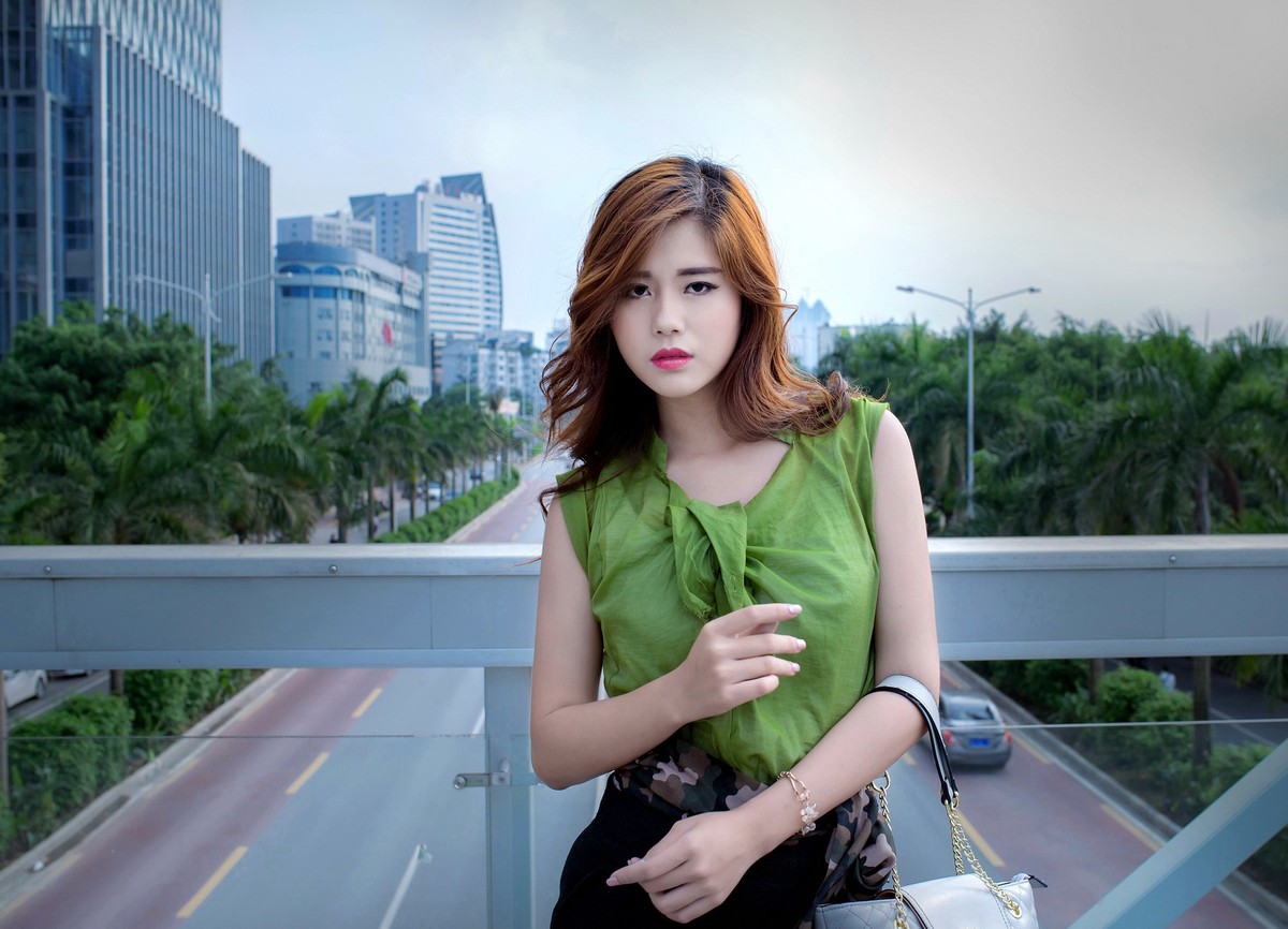 天桥上的风景。。。。。。。。。。！