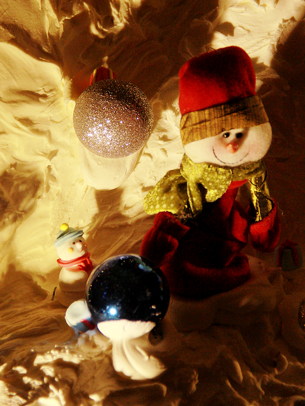 圣诞树下的姜饼屋------祝你圣诞快乐！