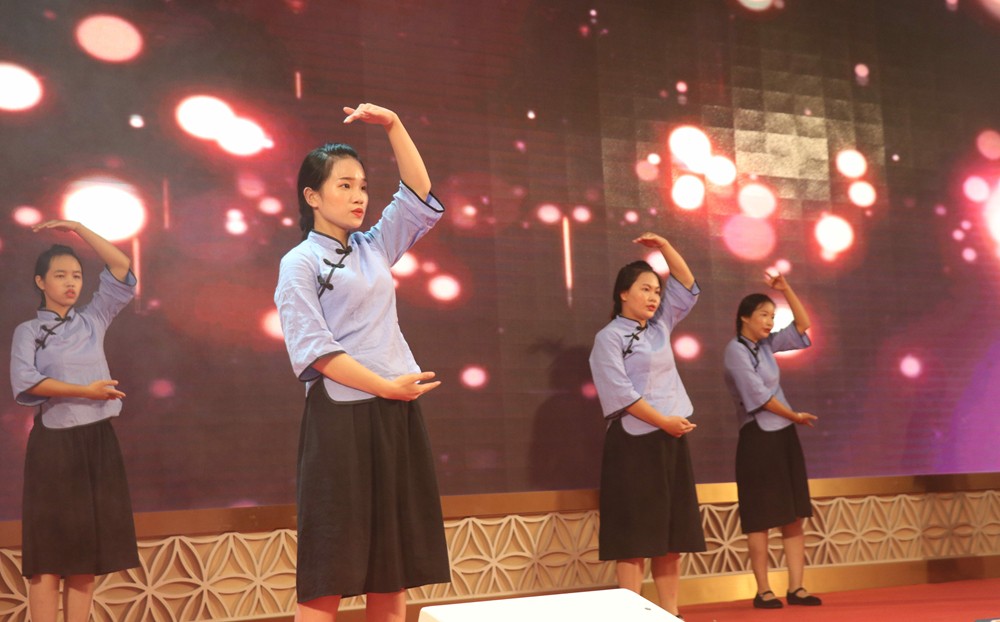 民国学生舞 · 明月几时有？ （ 下）