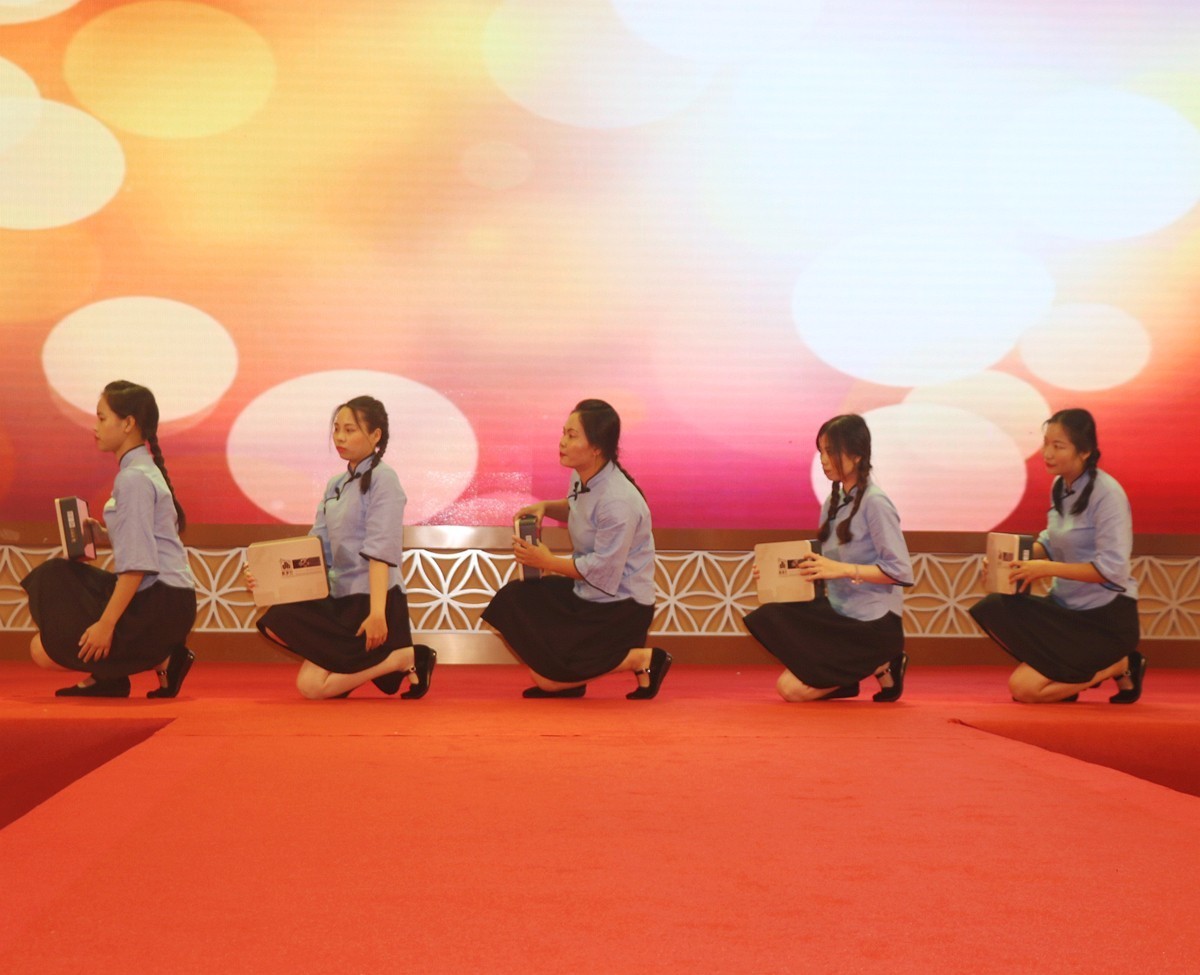 民国学生舞 · 明月几时有？ （  上 ）