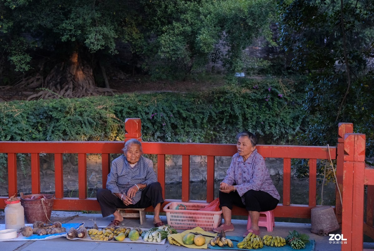 夕阳赖着不走挂在墙头——塱头古村记