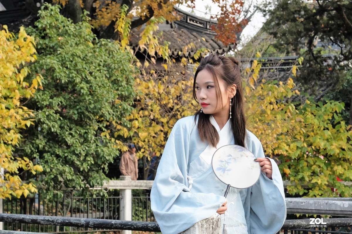 女孩摄于上海桂林公园