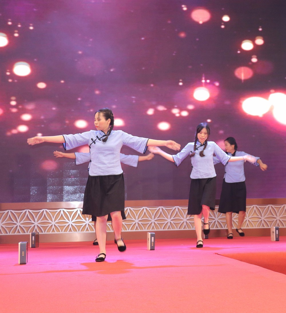 民国学生舞 · 明月几时有？ （  上 ）