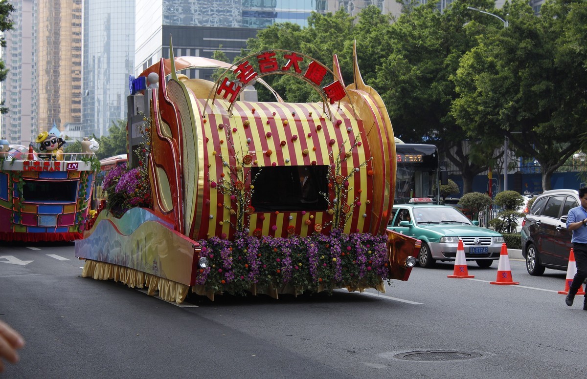 年初三的花車巡遊