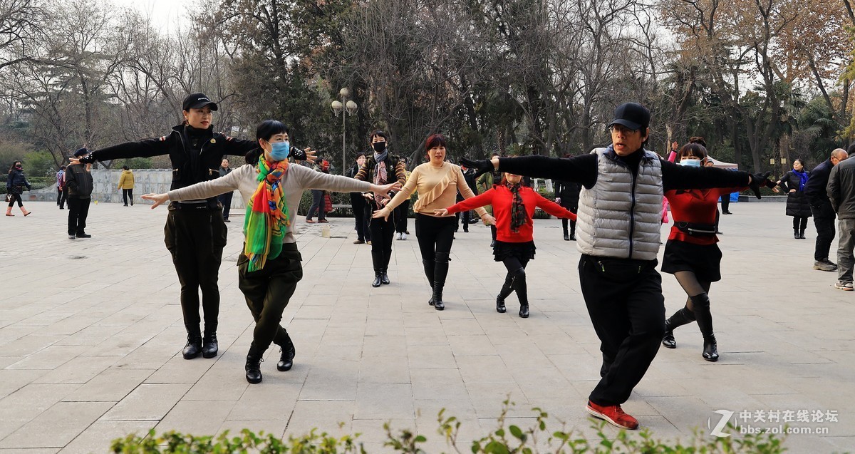 西安革命公园随拍，记实篇跳舞的人们《4》