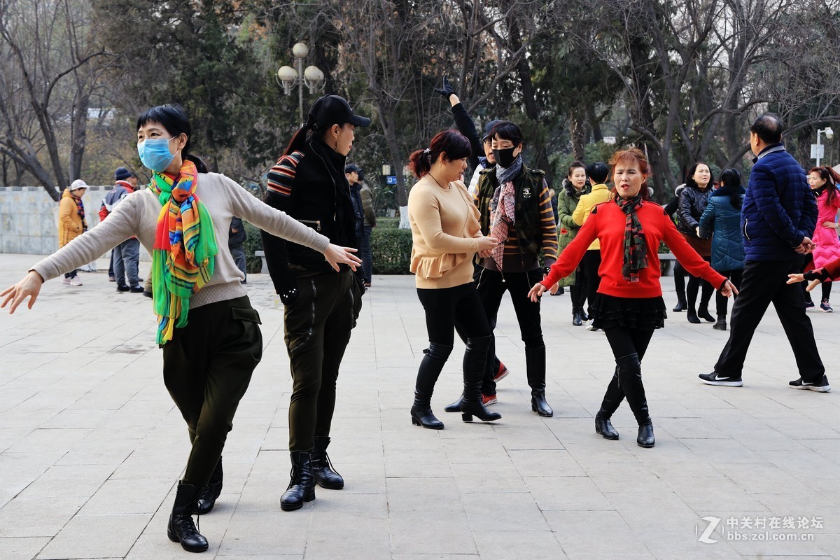西安革命公园随拍，记实篇跳舞的人们《4》