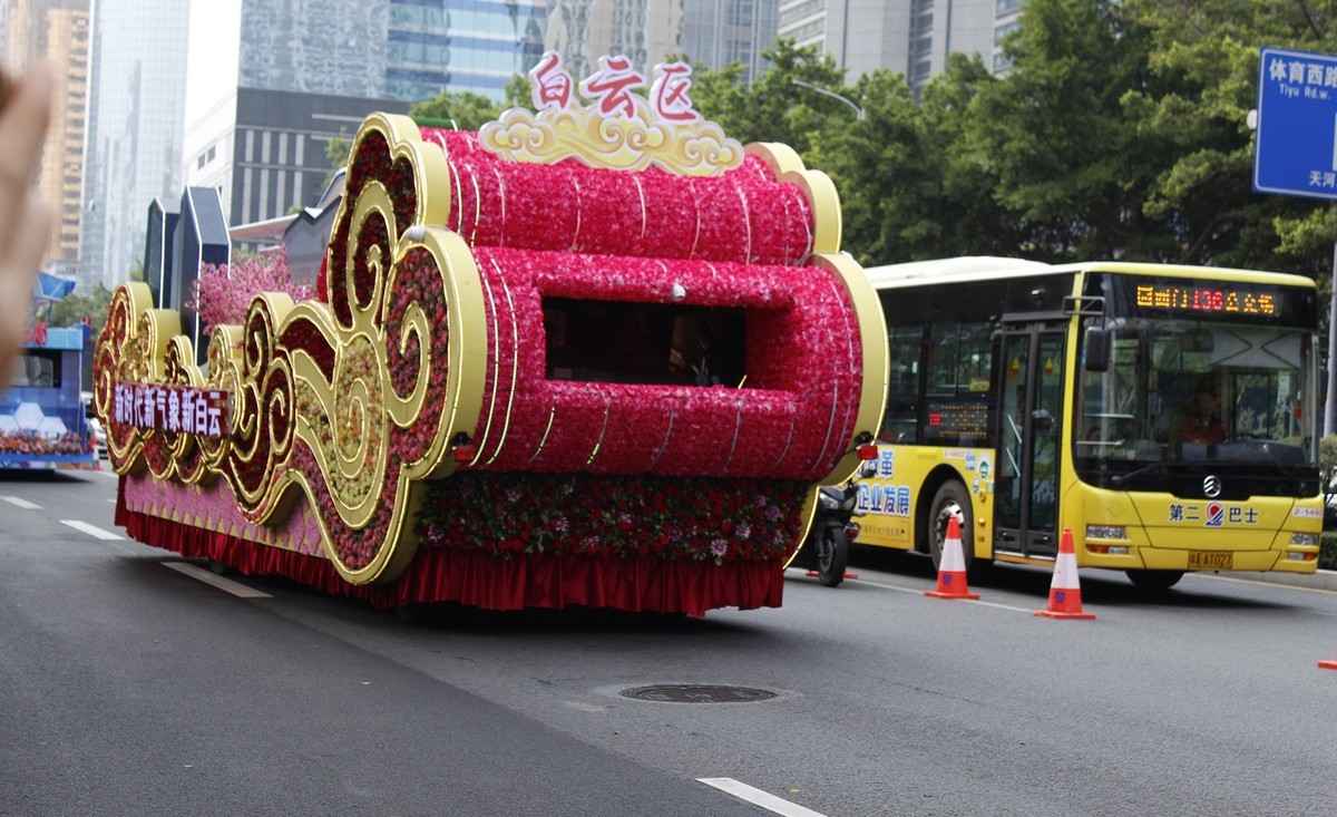 年初三的花車巡遊