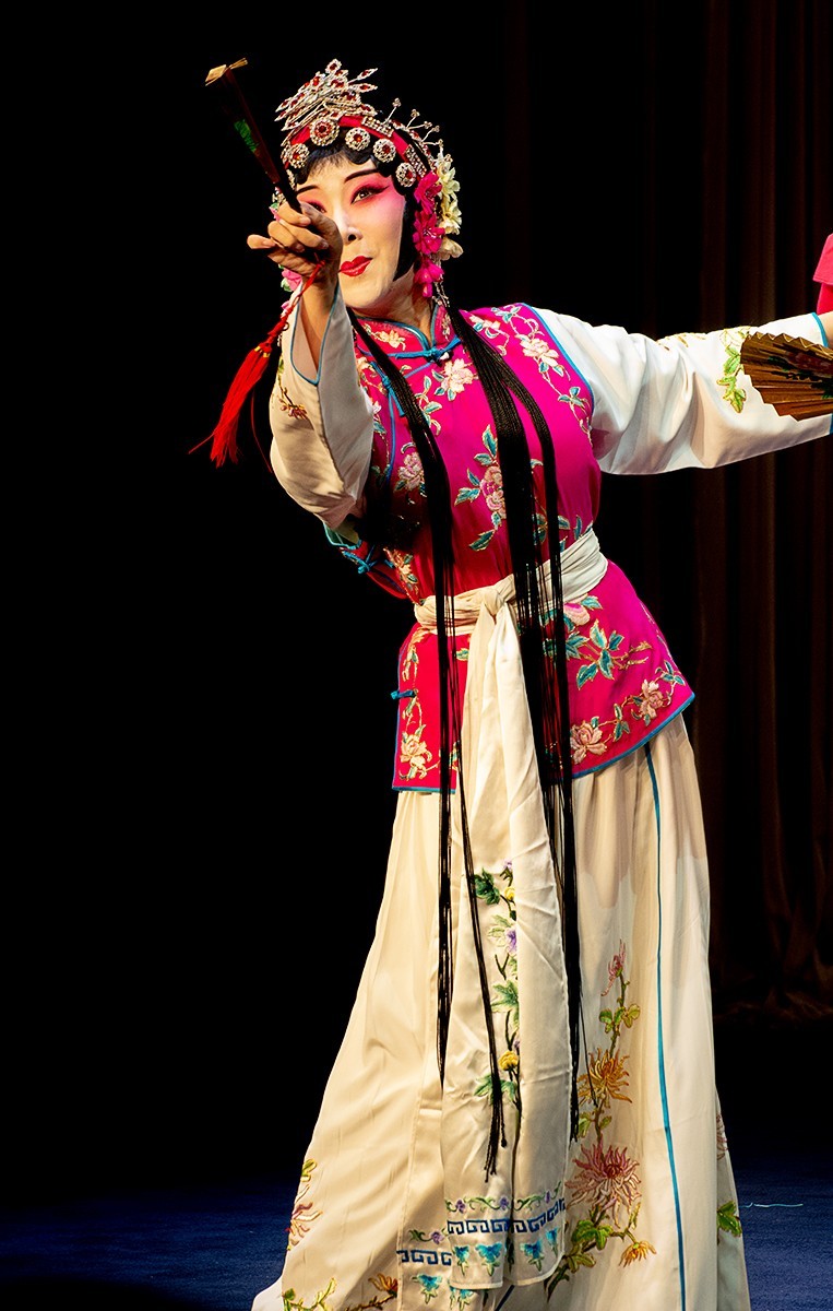 京剧卖水旦角人物抓拍梅英一