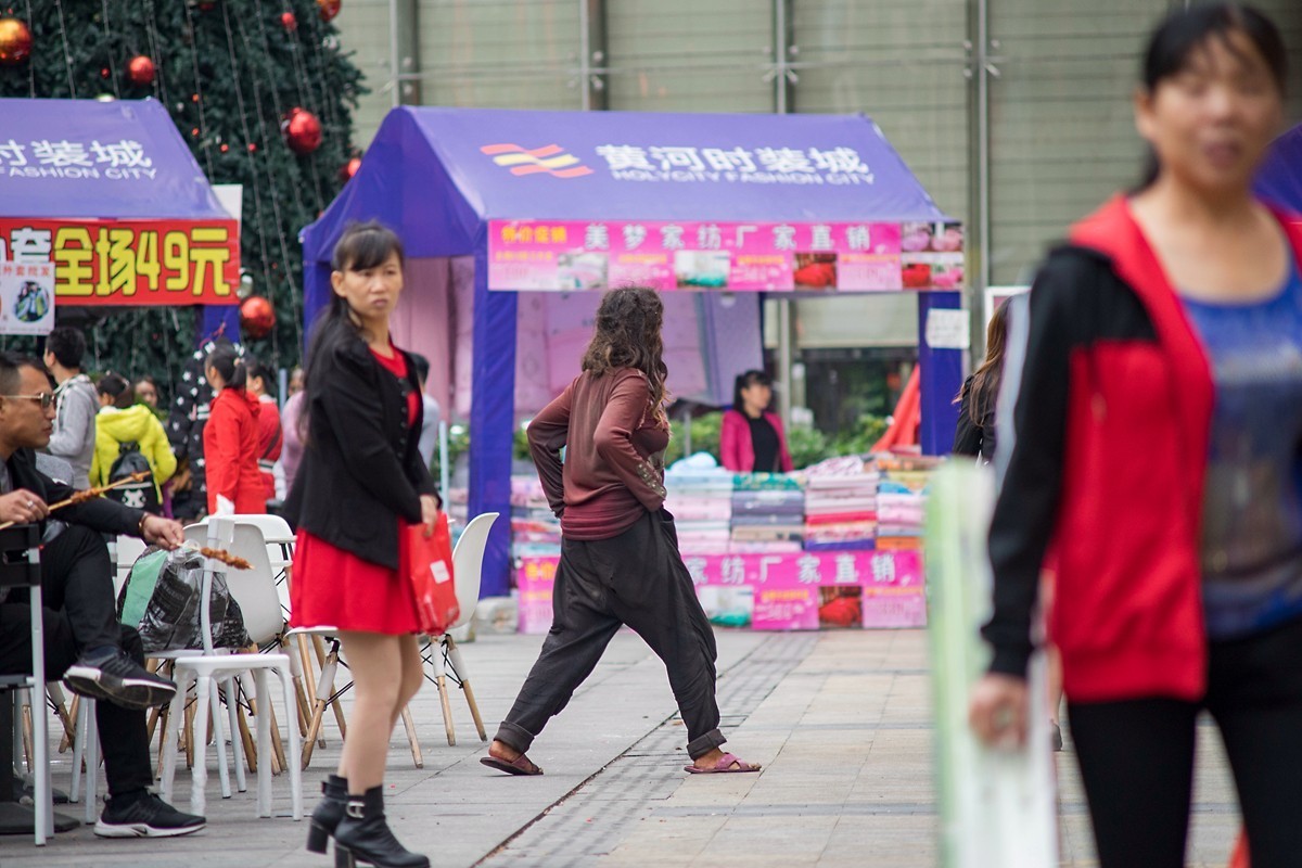 a7m2+Minolta AF 70-210mm f4.0 (扫街 )