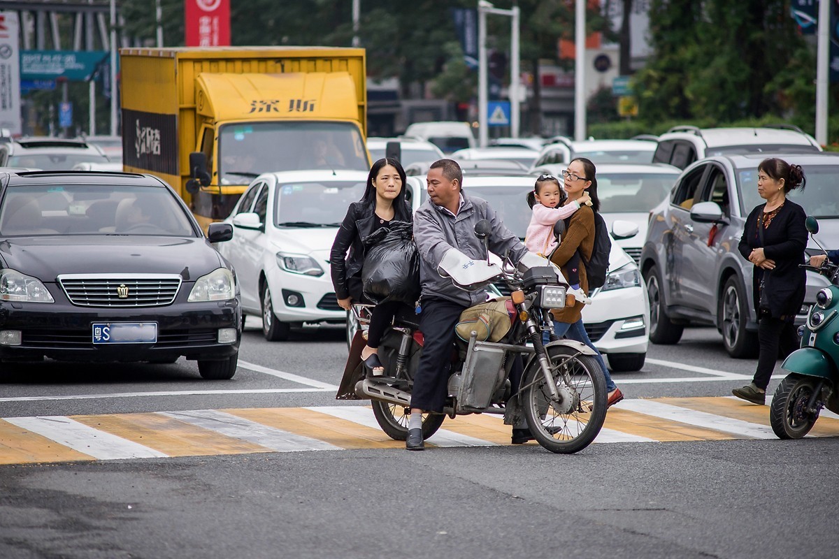 a7m2+Minolta AF 70-210mm f4.0 (扫街 )