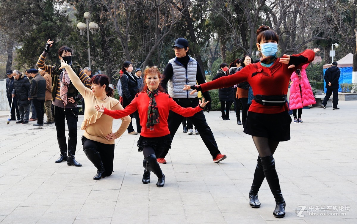 西安革命公园随拍，记实篇跳舞的人们《4》